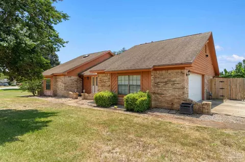 2129 Calle De Castelar, Navarre, FL 32566