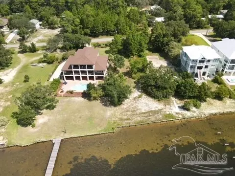 5217 Soundside Dr, Gulf Breeze, FL 32563
