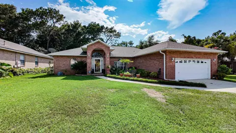 6321 Summer Lakes Ln, Pensacola, FL 32504