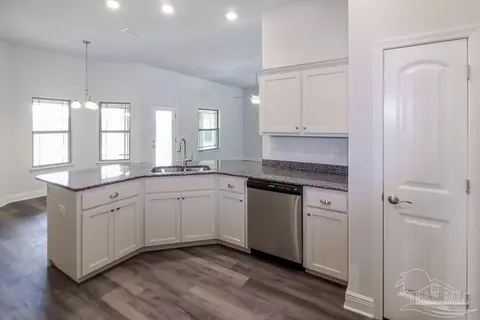 5698 Old Stone Blvd, Milton, FL 32570 photo 16
