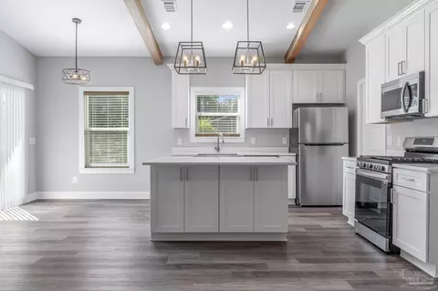 399 Hancock Ln, Pensacola, FL 32503