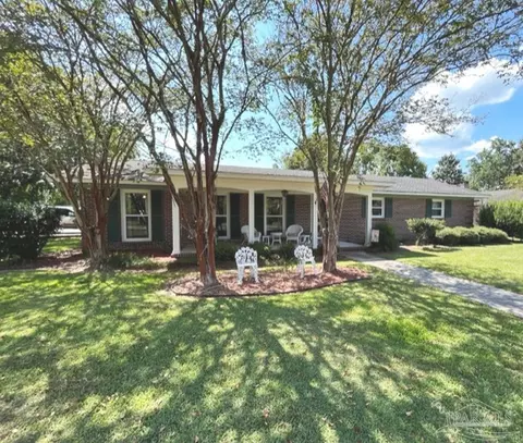 20 Rollins Pl, Atmore, AL 36502