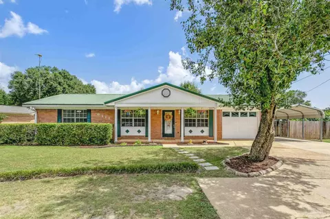 6111 Hamilton Bridge Rd, Milton, FL 32570