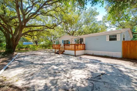 8265 Branch Ave, Navarre, FL 32566