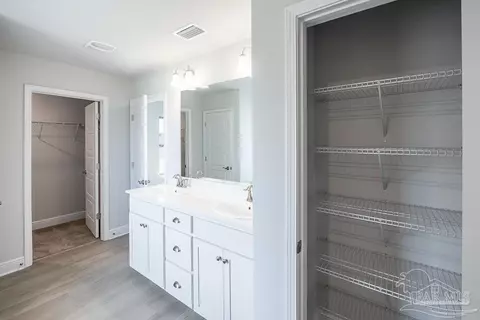 Bath - 5704 Old Stone Blvd, Milton, FL 32570 photo 4 of 7