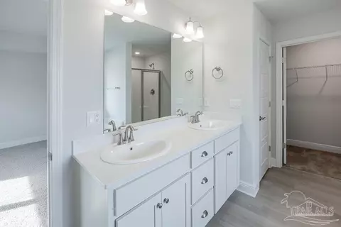 Bath - 5704 Old Stone Blvd, Milton, FL 32570 photo 2 of 7