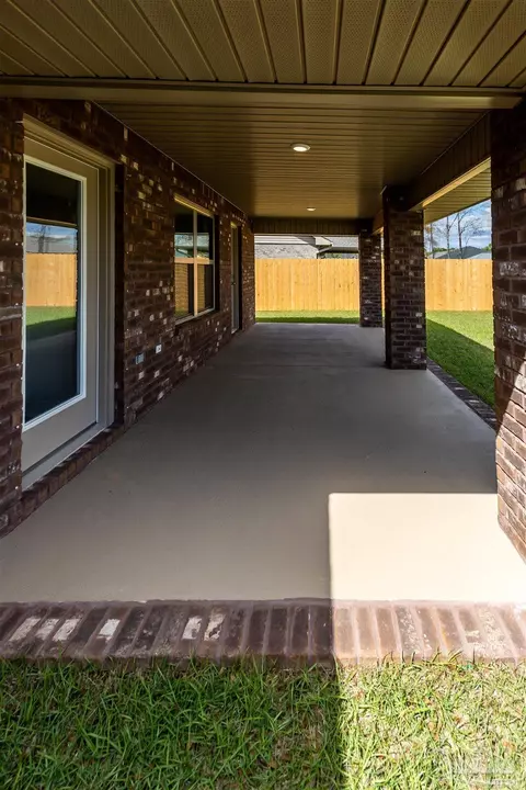 Exterior - 5704 Old Stone Blvd, Milton, FL 32570 photo 4 of 5