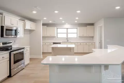 Kitchen - 5704 Old Stone Blvd, Milton, FL 32570 photo 2 of 5