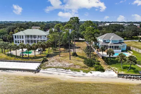 2032 Pritchard Pt Dr, Navarre, FL 32566