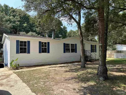 8935 Tara Cir, Milton, FL 32583