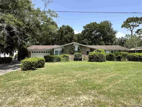 7980 Lancelot Dr, Pensacola, FL 32514