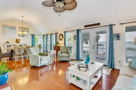 1253 La Paz St, Pensacola, FL 32506