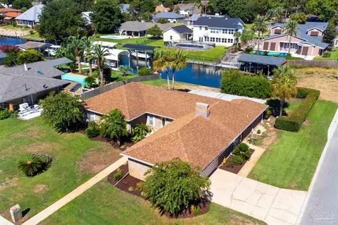 979 Aquamarine Dr, Gulf Breeze, FL 32563