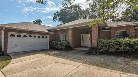 6302 Summer Cir, Pensacola, FL 32504