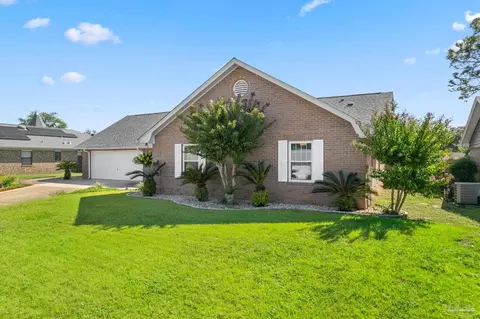 5924 Roble Loma Dr, Pensacola, FL 32526