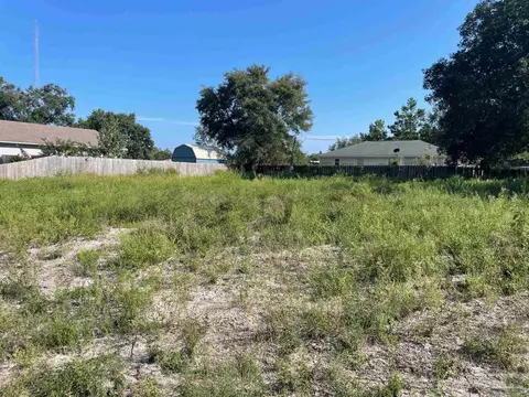 5697 Government Dr, Gulf Breeze, FL 32563