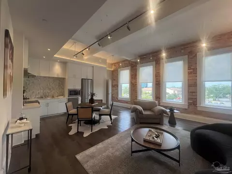 17 S Palafox Pl #301, Pensacola, FL 32502