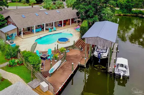 3259 Laurel Dr, Gulf Breeze, FL 32563