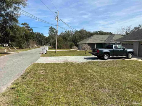 6907 Ella St, Milton, FL 32583 photo 4
