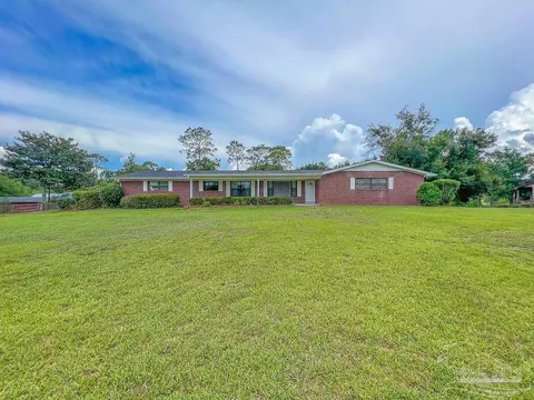3283 Bold Ruler Dr, Cantonment, FL 32533