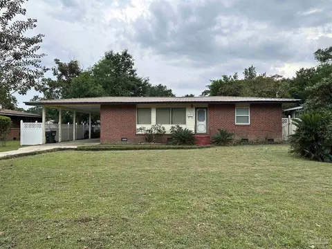 6557 College Dr, Milton, FL 32570