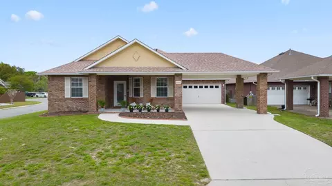 5002 Vizcaya Dr, Pensacola, FL 32507