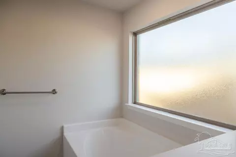 Bath - 5980 Parsonage Cir, Milton, FL 32570 photo 5 of 5