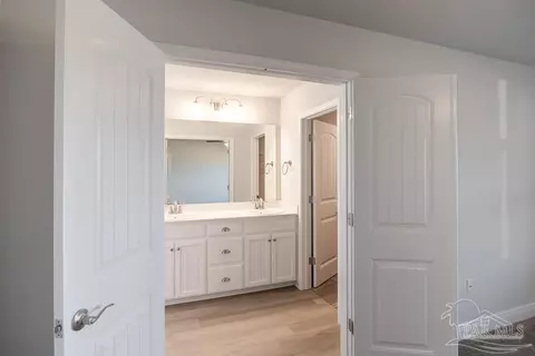 Bath - 5980 Parsonage Cir, Milton, FL 32570 photo 2 of 5