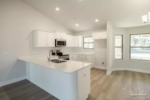 Kitchen - 5980 Parsonage Cir, Milton, FL 32570 photo 6 of 6