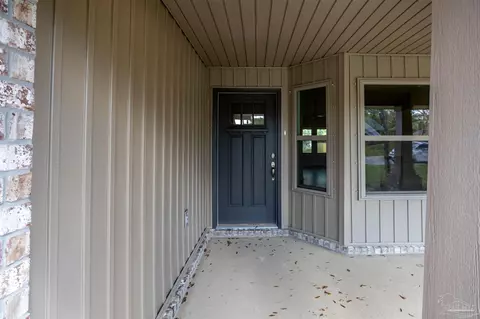 Exterior - 5980 Parsonage Cir, Milton, FL 32570 photo 4 of 6