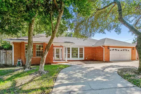 303 Shoreline Dr, Gulf Breeze, FL 32561