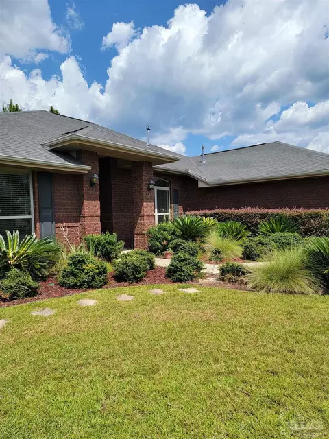 4926 Tributary Dr, Milton, FL 32570 photo 2