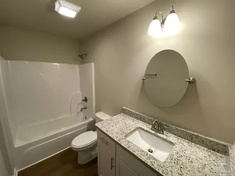 Bath - 5124 Hendricks Cir, Jay, FL 32565 photo 3 of 9