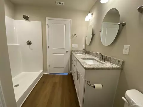 Bath - 5124 Hendricks Cir, Jay, FL 32565 photo 7 of 9