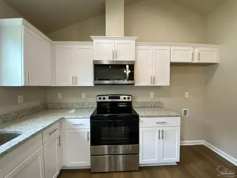 Kitchen - 5124 Hendricks Cir, Jay, FL 32565 photo 3 of 8