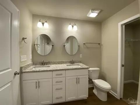 Bath - 5124 Hendricks Cir, Jay, FL 32565 photo 8 of 9