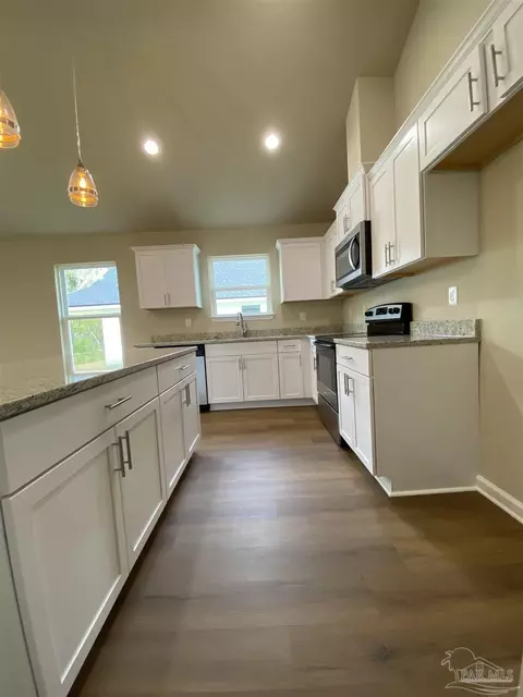 Kitchen - 5124 Hendricks Cir, Jay, FL 32565 photo 5 of 8