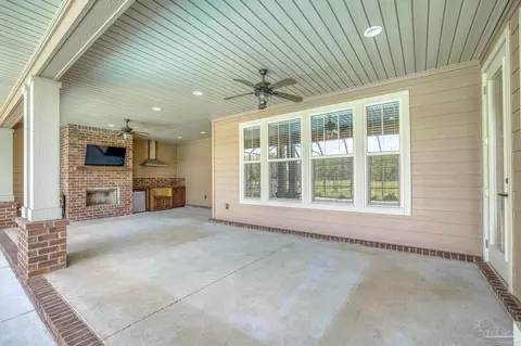 Exterior - 9575 Chumuckla Springs Rd, Jay, FL 32565 photo 7 of 11