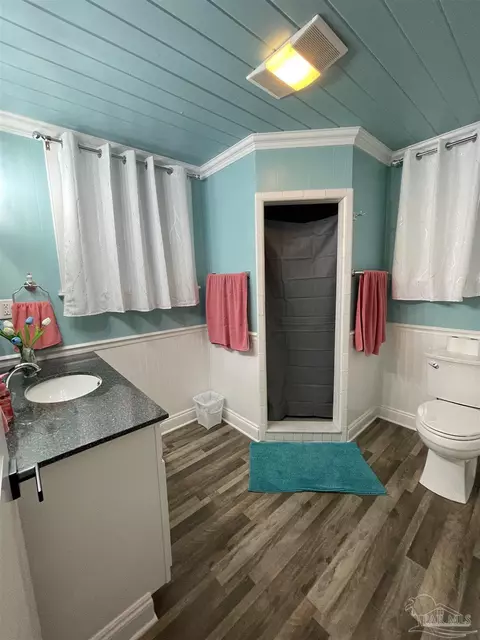 Bath - 6151 Old Pollard Rd, Jay, FL 32565 photo 5 of 11