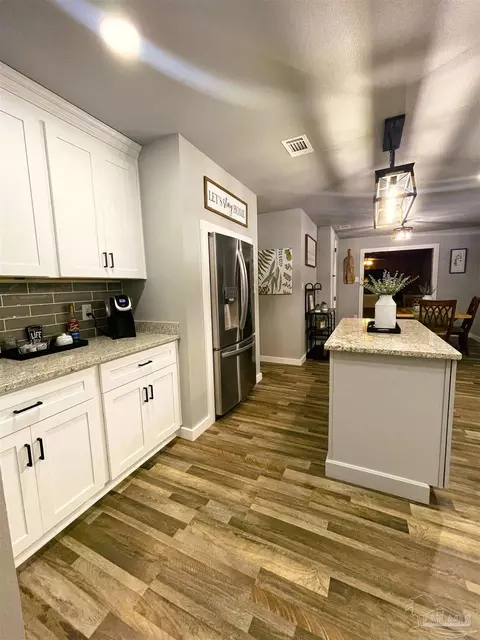 Kitchen - 6151 Old Pollard Rd, Jay, FL 32565 photo 5 of 8