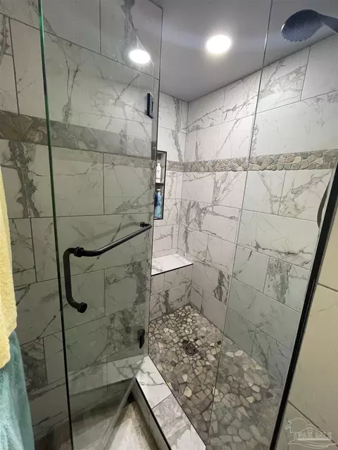 Bath - 6151 Old Pollard Rd, Jay, FL 32565 photo 7 of 11