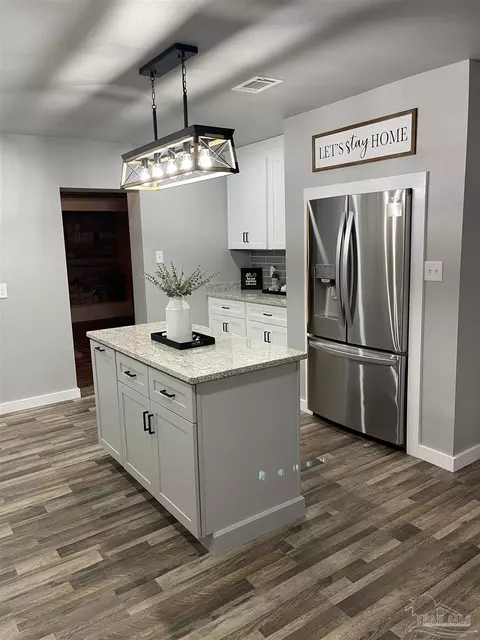 Kitchen - 6151 Old Pollard Rd, Jay, FL 32565 photo 6 of 8