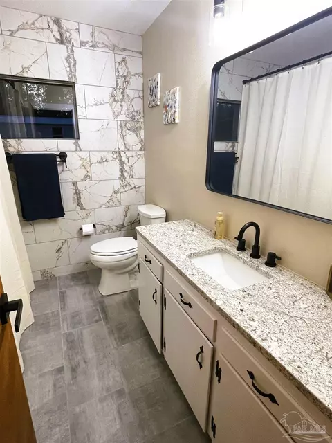 Bath - 6151 Old Pollard Rd, Jay, FL 32565 photo 2 of 11