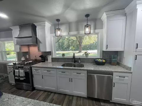Kitchen - 6151 Old Pollard Rd, Jay, FL 32565 photo 1 of 8