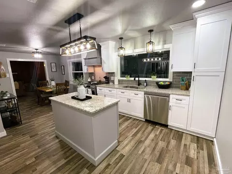 Kitchen - 6151 Old Pollard Rd, Jay, FL 32565 photo 2 of 8