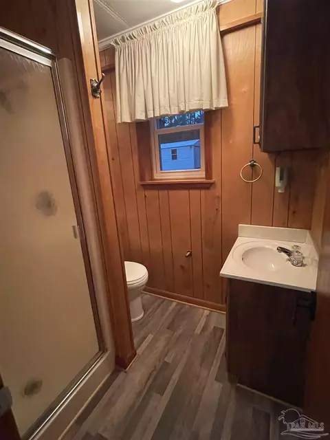 Bath - 6151 Old Pollard Rd, Jay, FL 32565 photo 11 of 11