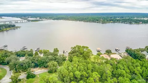 7 C Old Bay Pointe Rd, Milton, FL 32583