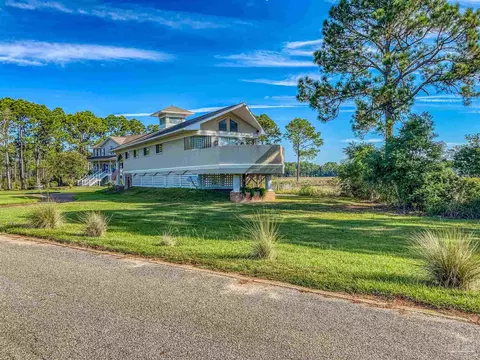 Exterior - 4758 Bayside Dr, Milton, FL 32583 photo 2 of 17