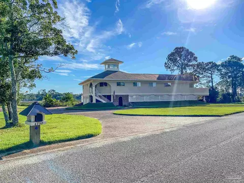 4758 Bayside Dr, Milton, FL 32583