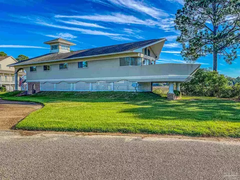 Exterior - 4758 Bayside Dr, Milton, FL 32583 photo 1 of 17
